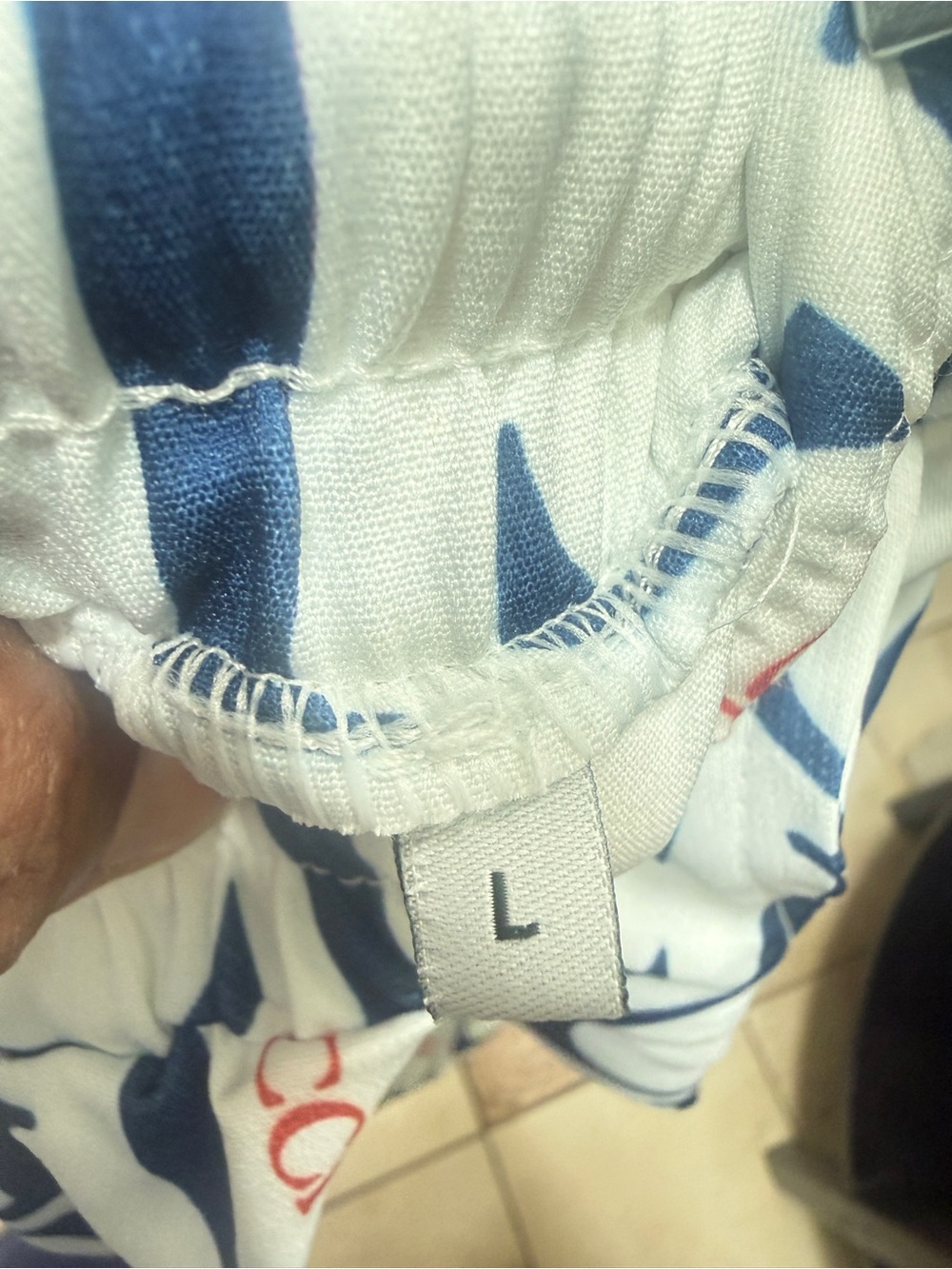 Beautiful shorts featuring a navy-and-red logo print with red accents. new - Picture 11 of 11